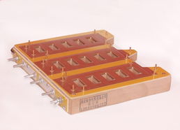河源吸塑熱壓電木模具價格、廠家與圖片全解析，附空氣彈簧熱壓平板機選購指南
